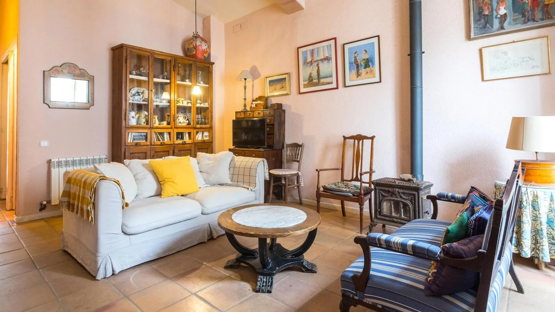 יפראנק Villa Monturiol
