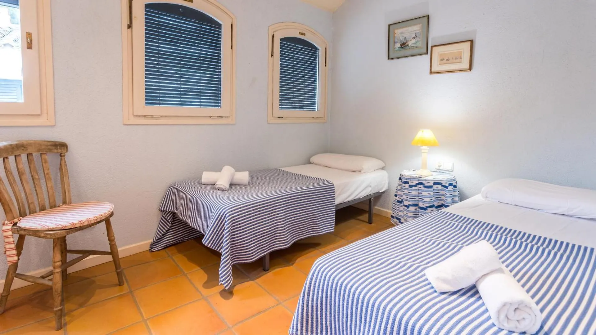 בית נופש יפראנק Villa Monturiol